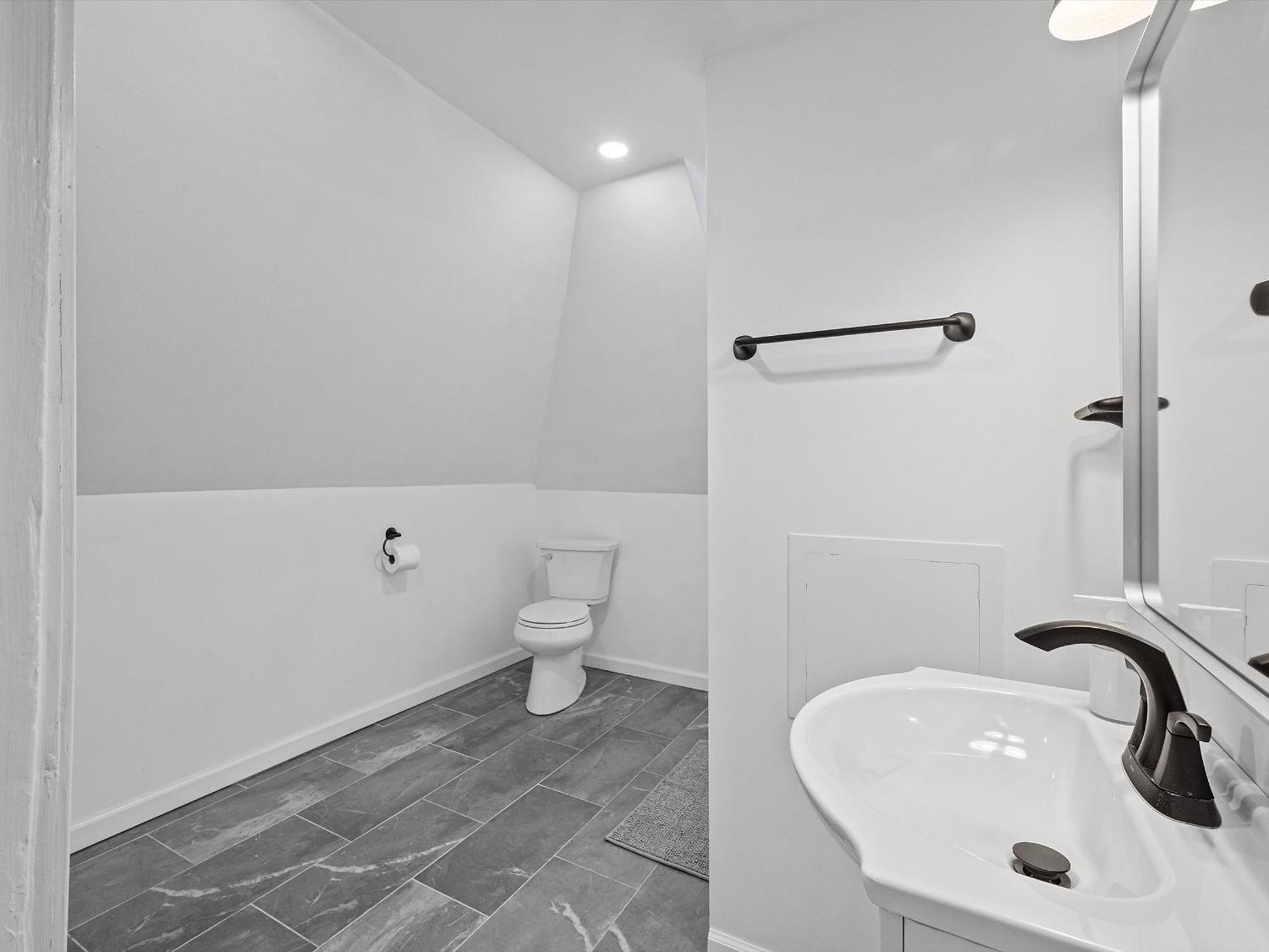 Shadyside, 3b Modern And Stylish Private Bedroom With Shared Bathroom And Free Parking Homestay *