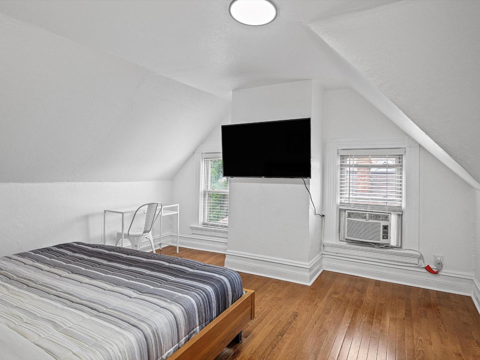 Shadyside, 3b Modern And Stylish Private Bedroom With Shared Bathroom And Free Parking *