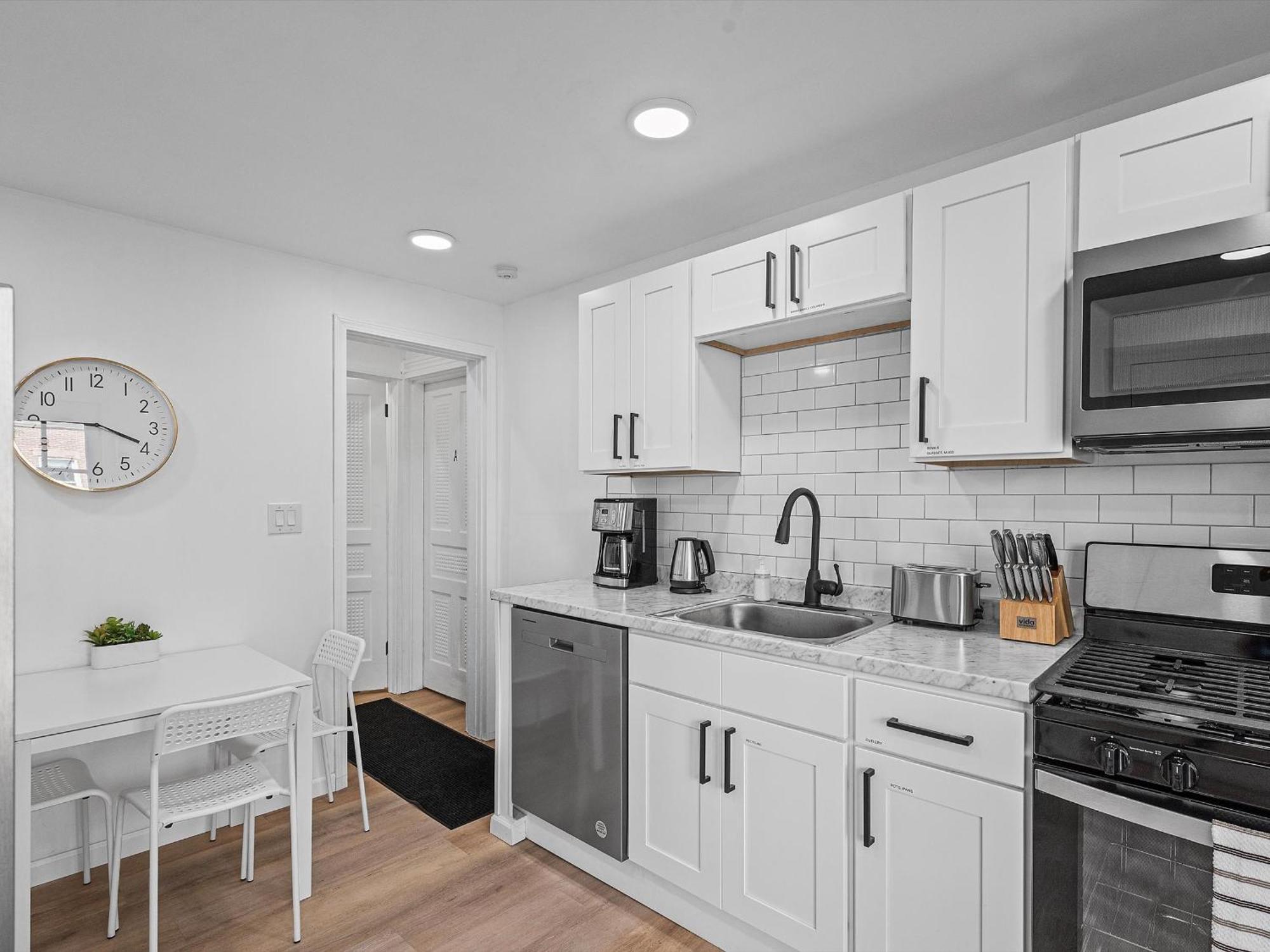 Shadyside, 3b Modern And Stylish Private Bedroom With Shared Bathroom And Free Parking Homestay