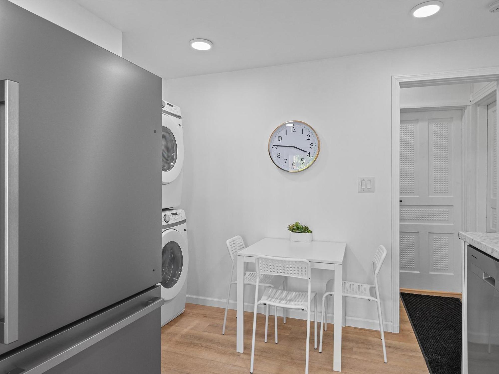 Shadyside, 3b Modern And Stylish Private Bedroom With Shared Bathroom And Free Parking *