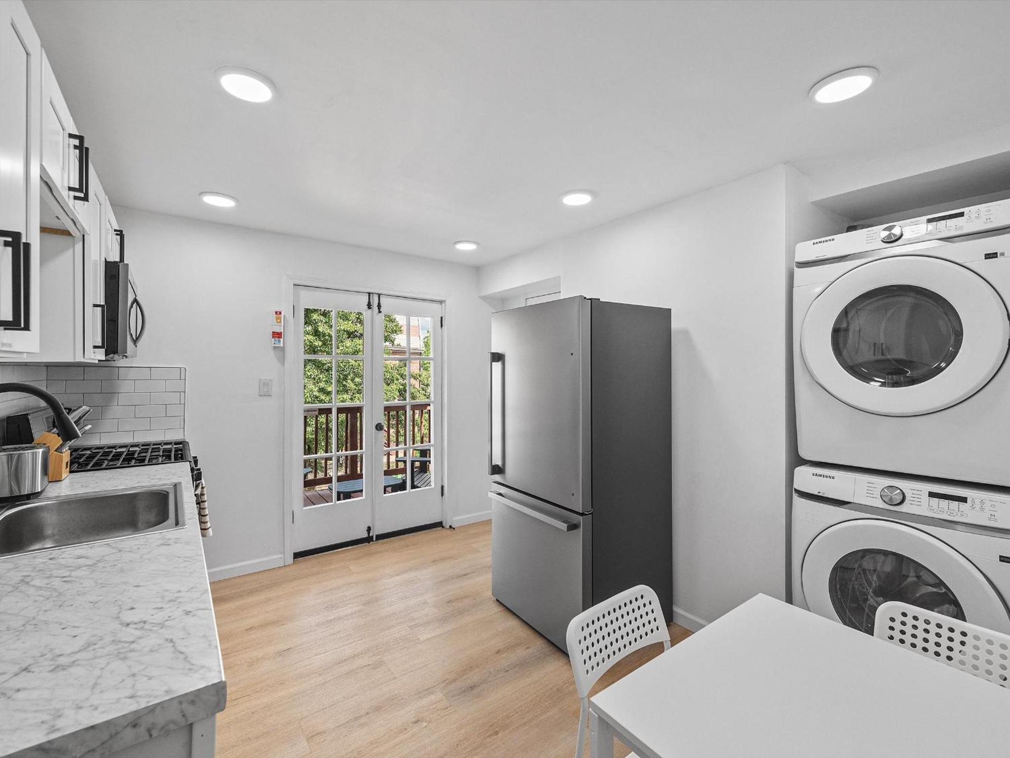 Shadyside, 3b Modern And Stylish Private Bedroom With Shared Bathroom And Free Parking Homestay *