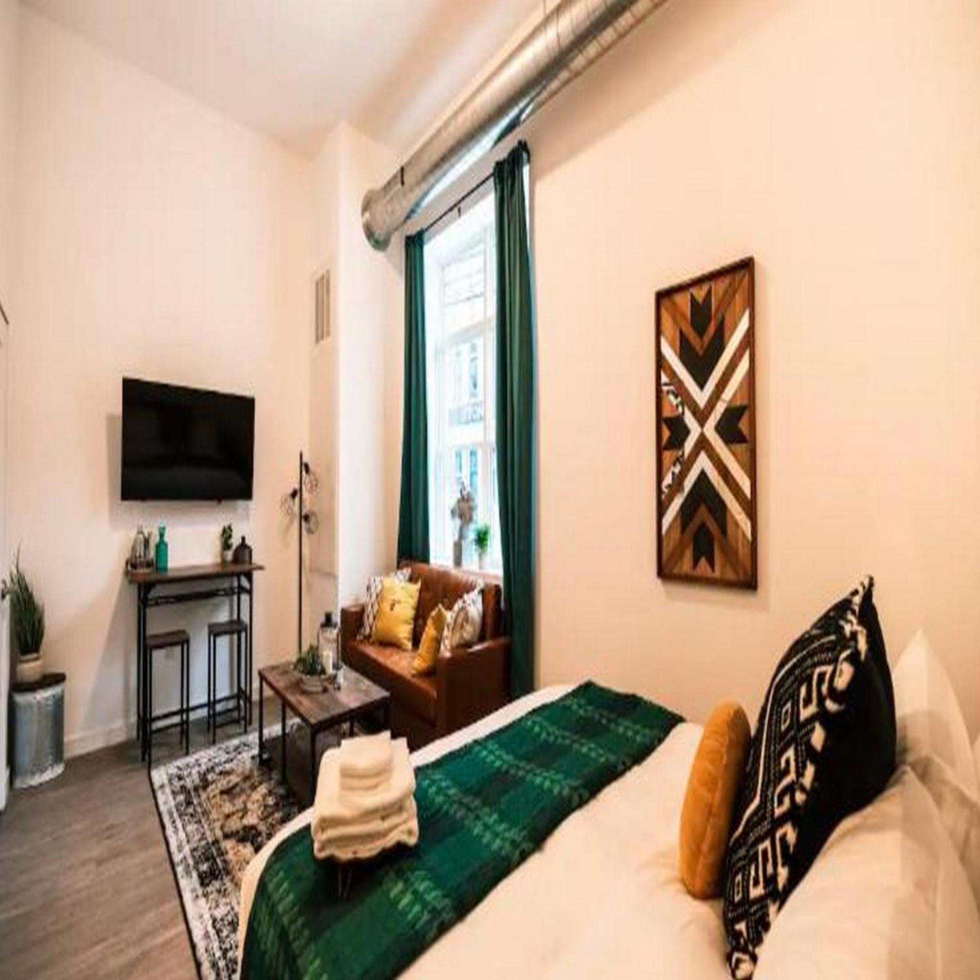 Pet Friendly North Shore W/ Fitness Center Holiday home Pittsburgh