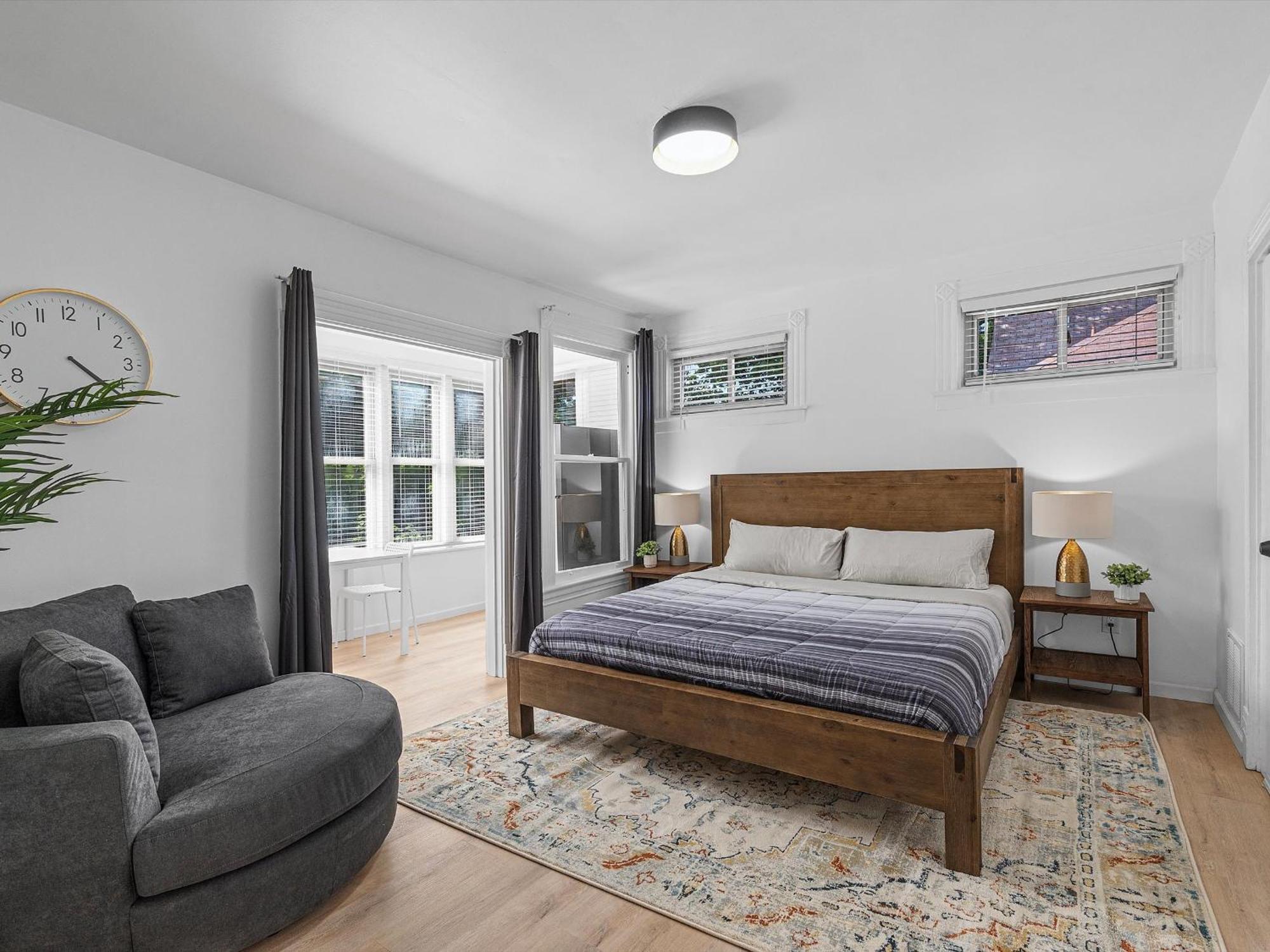 Apartment Shadyside, !5 Stylish And Bright With Free Parking *