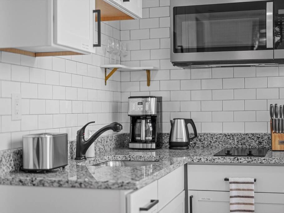 Shadyside, !5 Stylish And Bright With Free Parking * Pittsburgh