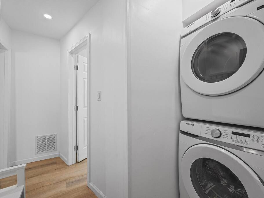 Apartment Shadyside, !5 Stylish And Bright With Free Parking *