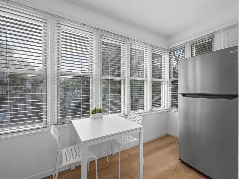 Apartment Shadyside, !5 Stylish And Bright With Free Parking Pittsburgh
