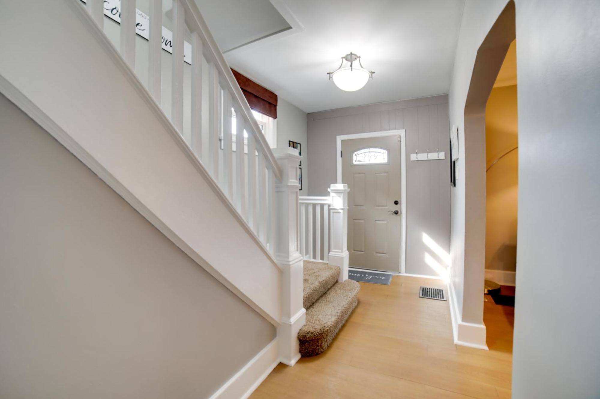 With Private Yard 3 Mi To Dtwn! Holiday home