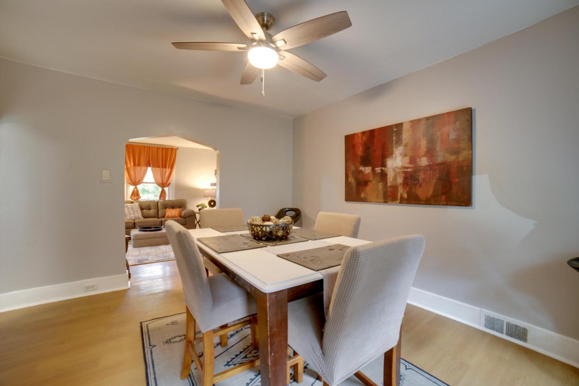 With Private Yard 3 Mi To Dtwn! Holiday home *