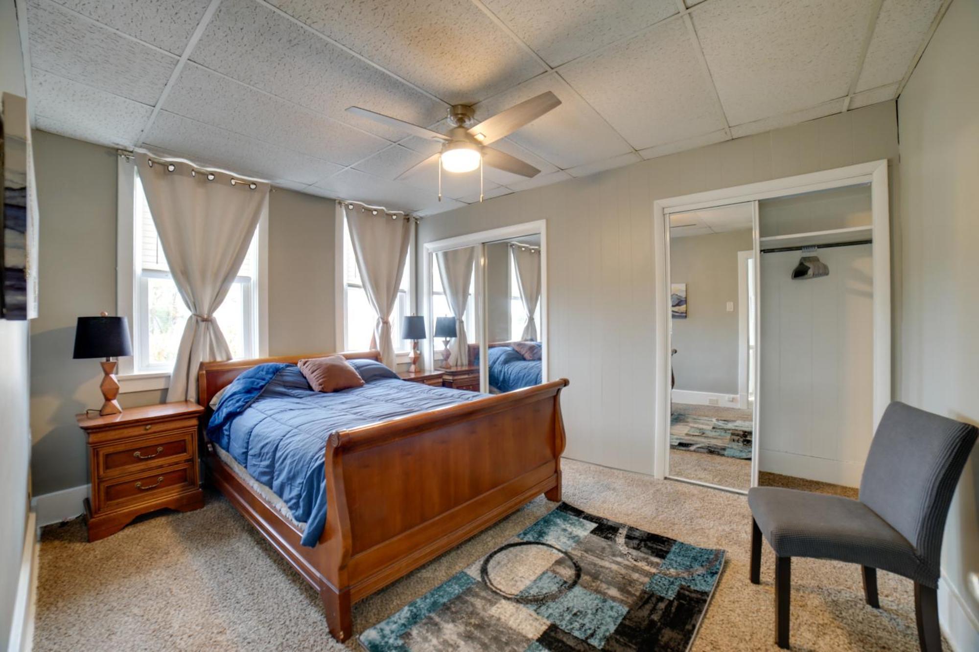 With Private Yard 3 Mi To Dtwn! Holiday home Pittsburgh