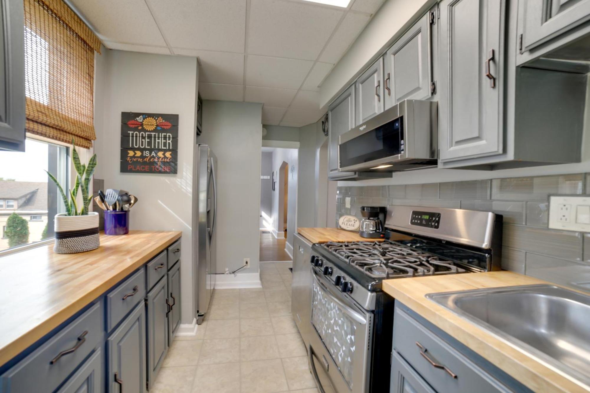 With Private Yard 3 Mi To Dtwn! Holiday home