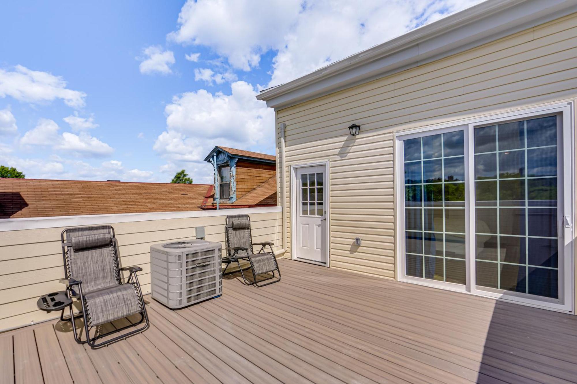 Modern With Rooftop Deck And Backyard Holiday home *