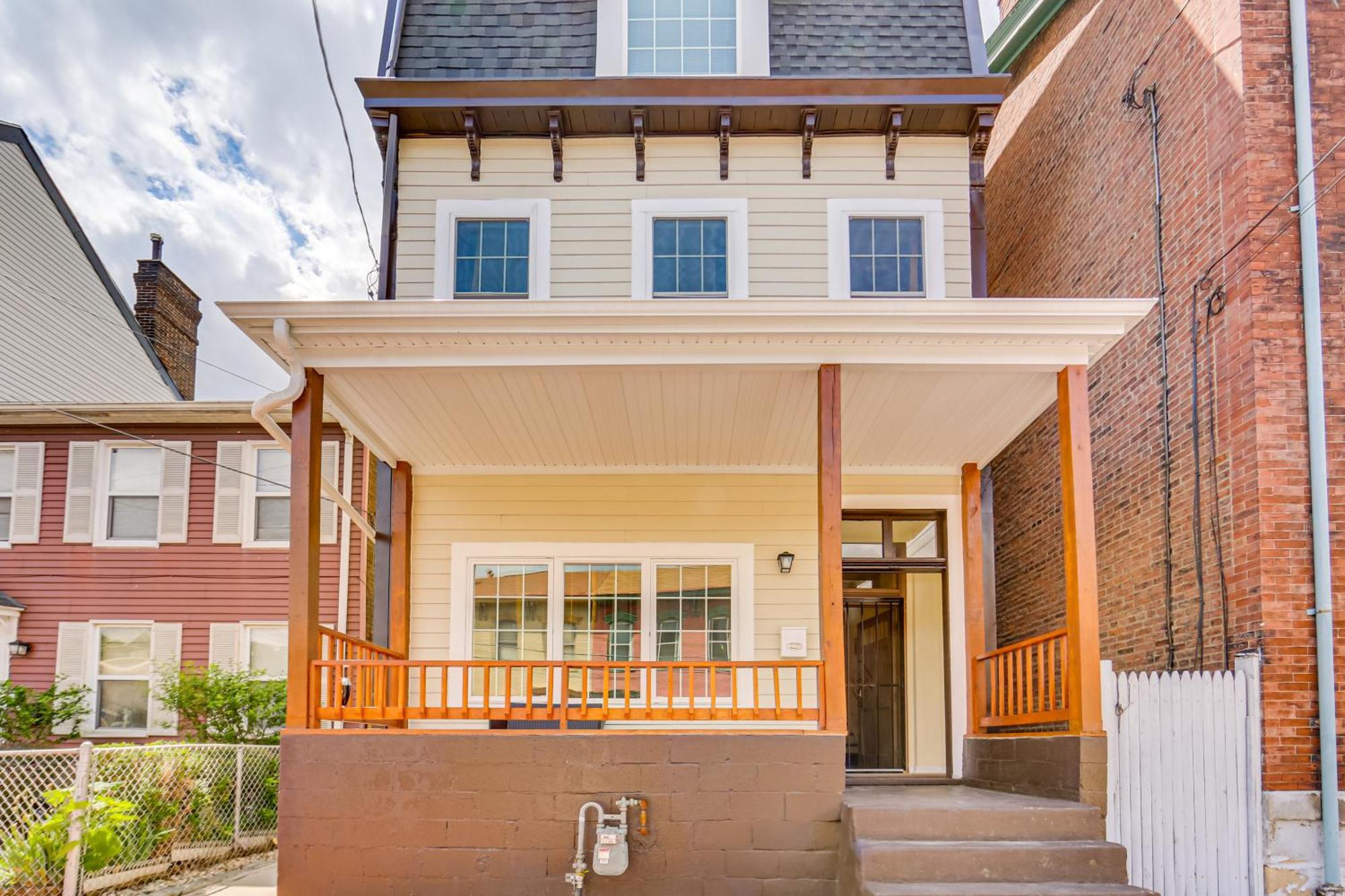 Modern With Rooftop Deck And Backyard * Pittsburgh