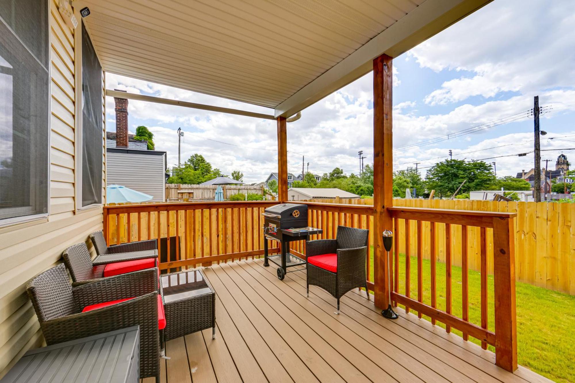 Holiday home Modern With Rooftop Deck And Backyard *