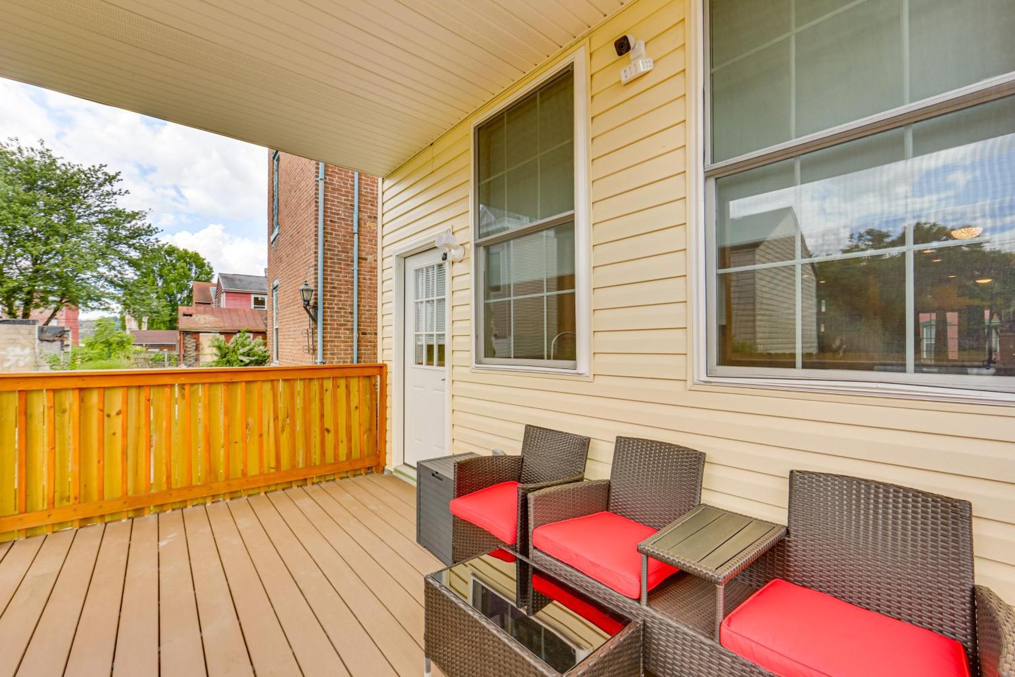 Modern With Rooftop Deck And Backyard * Pittsburgh