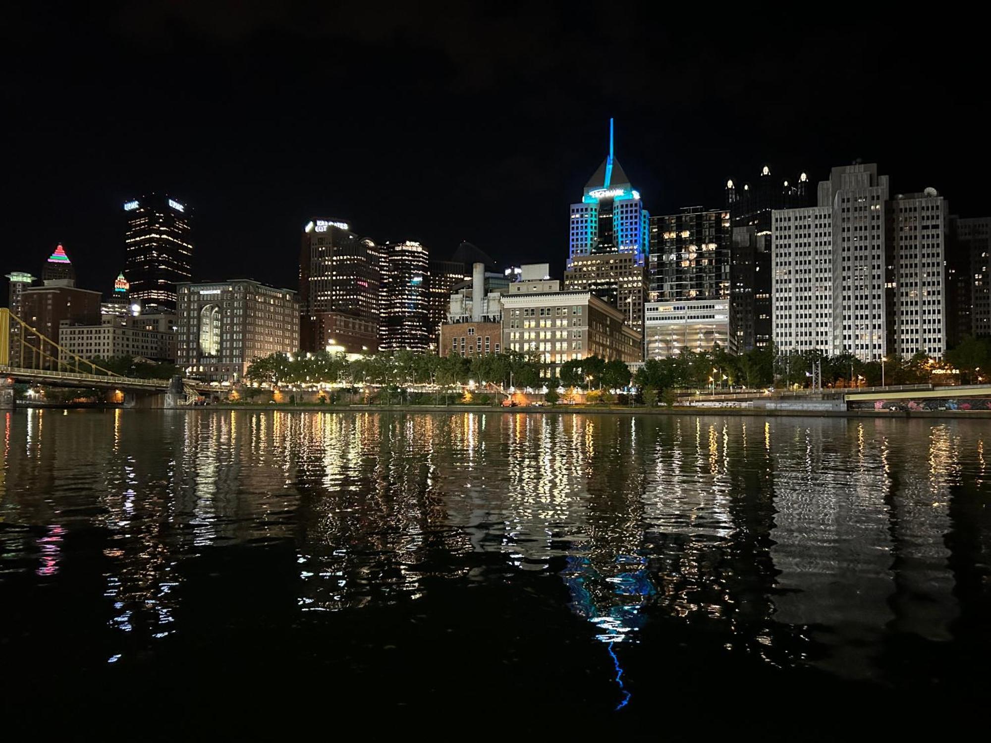 Lavish Views Prime Location 24-7 Parking Gym Lounge Apartment Pittsburgh