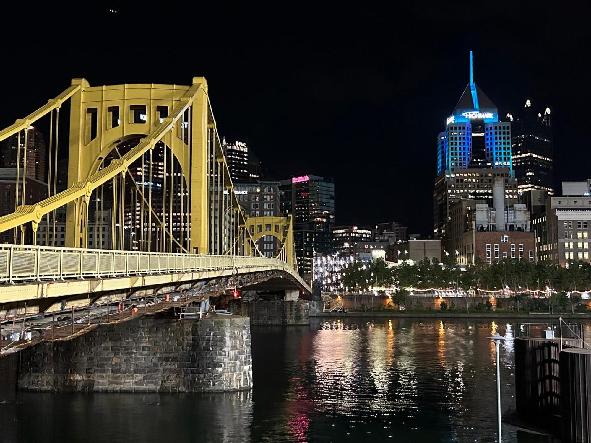 Lavish Views Prime Location 24-7 Parking Gym Lounge * Pittsburgh