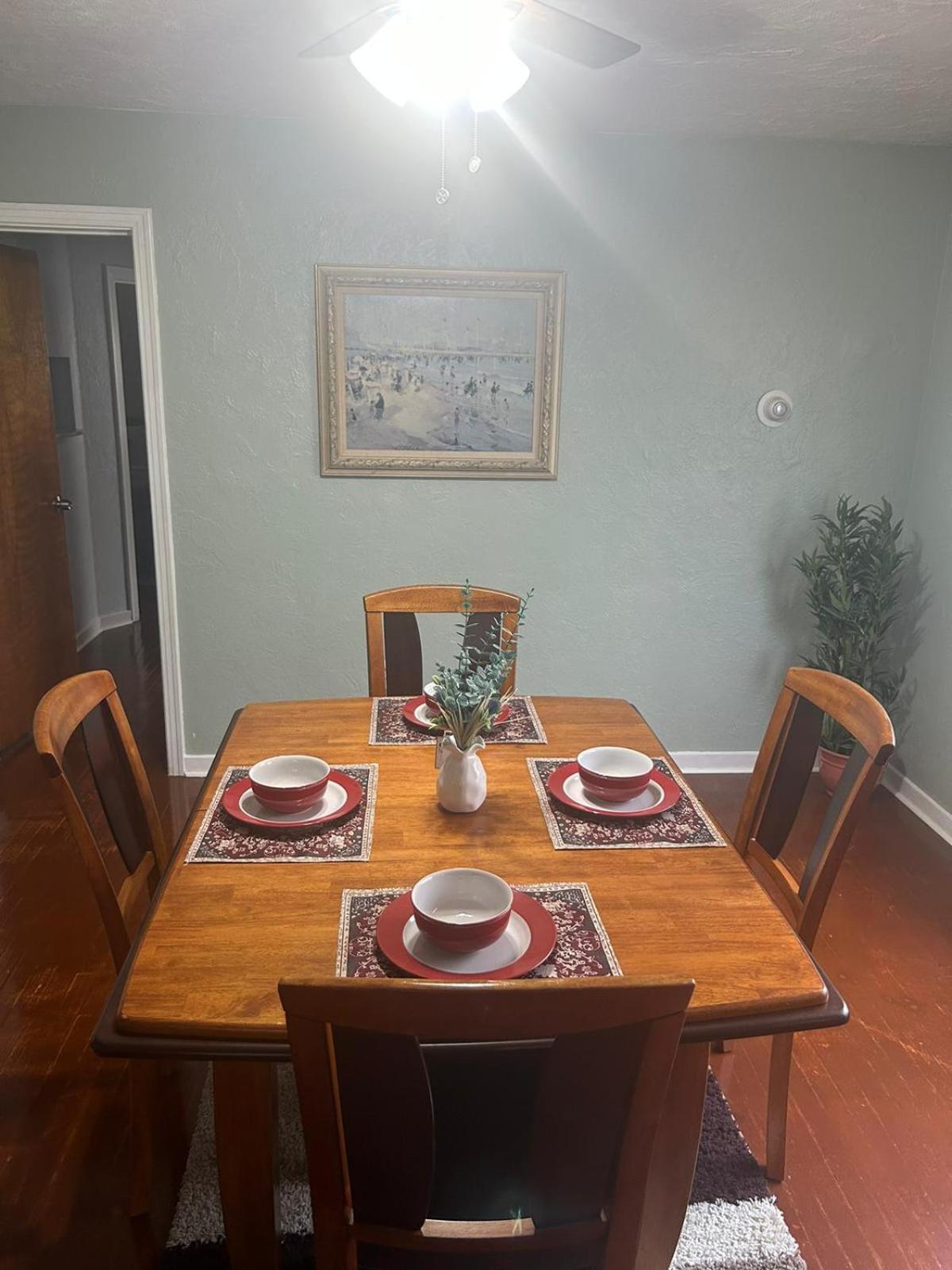 Beautifully Furnished Two-bedroom Unit, Loaded With Appliances And Ample Parking Apartment Pittsburgh