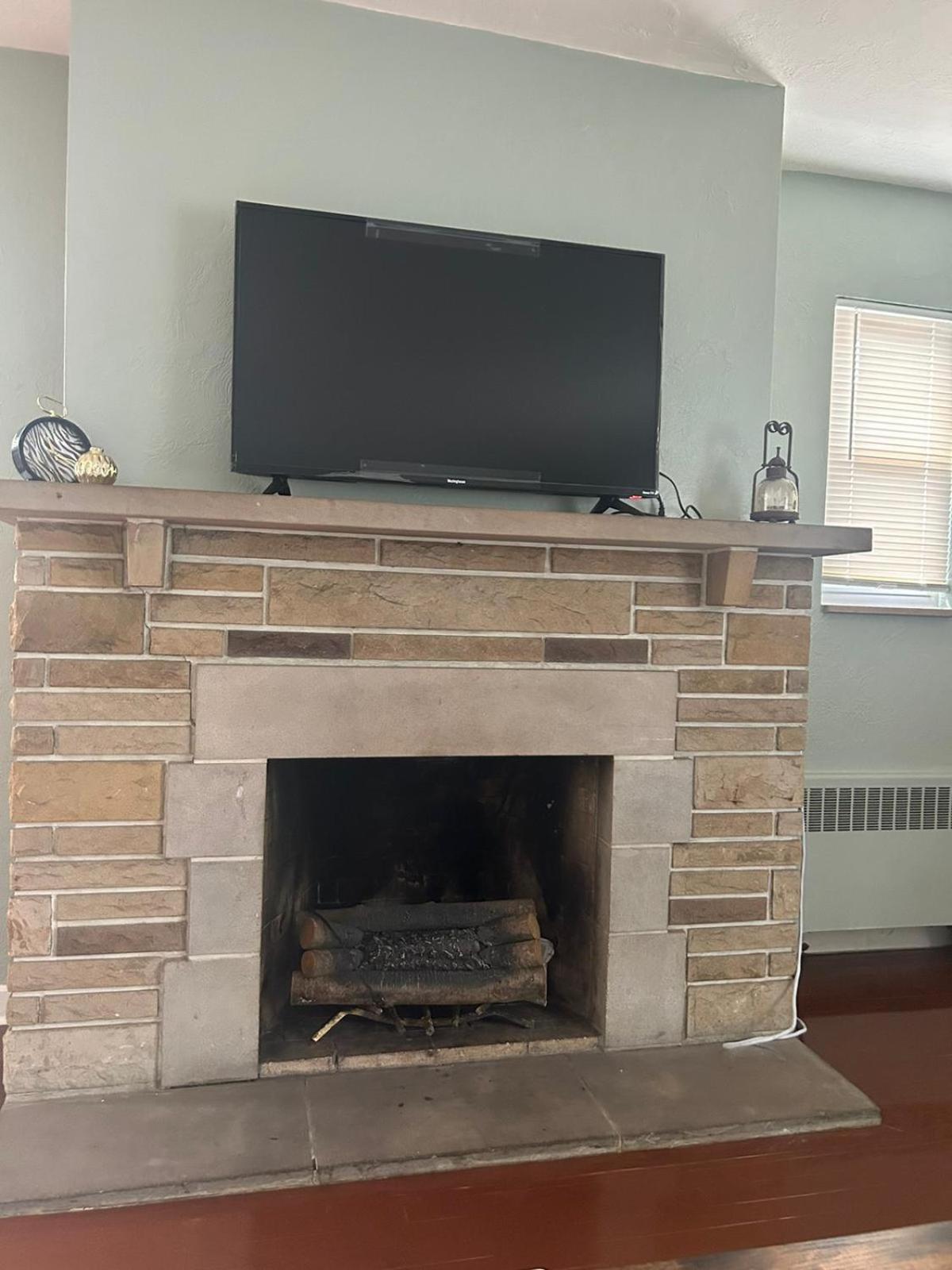 Beautifully Furnished Two-bedroom Unit, Loaded With Appliances And Ample Parking * Pittsburgh
