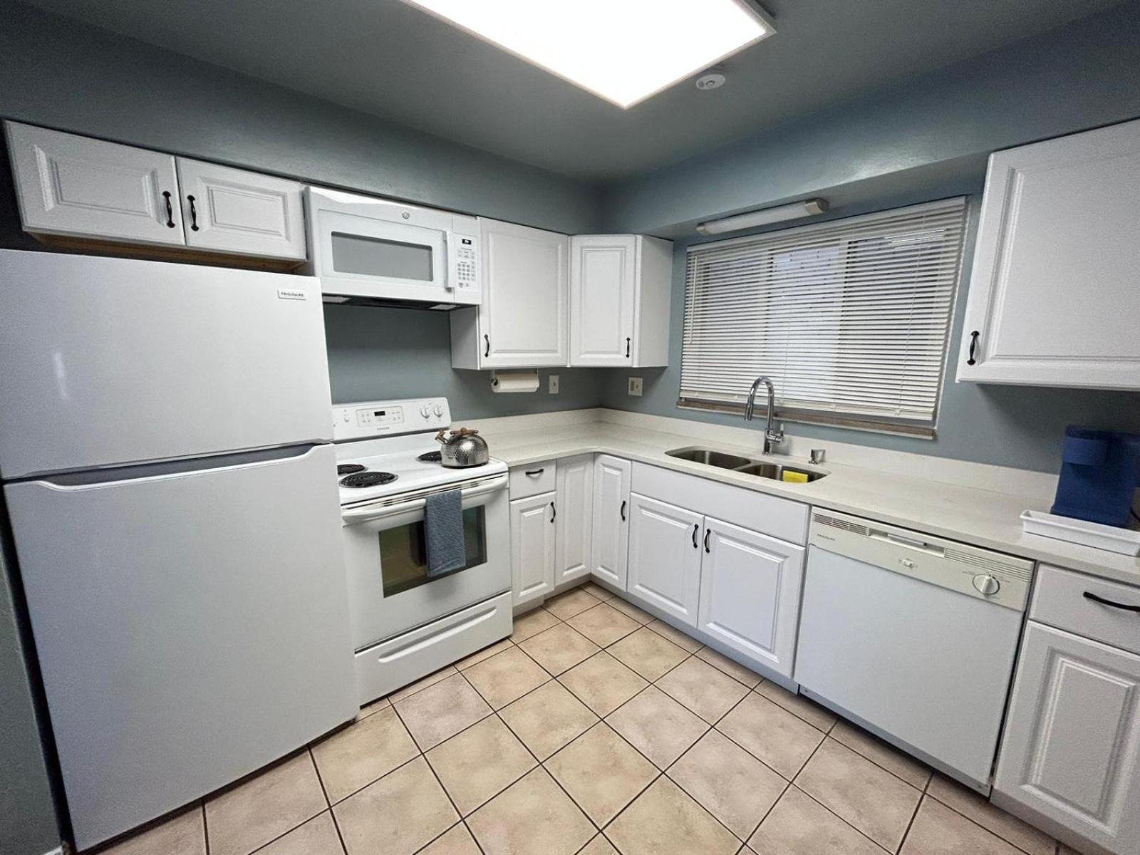 Apartment Beautifully Furnished Two-bedroom Unit, Loaded With Appliances And Ample Parking *