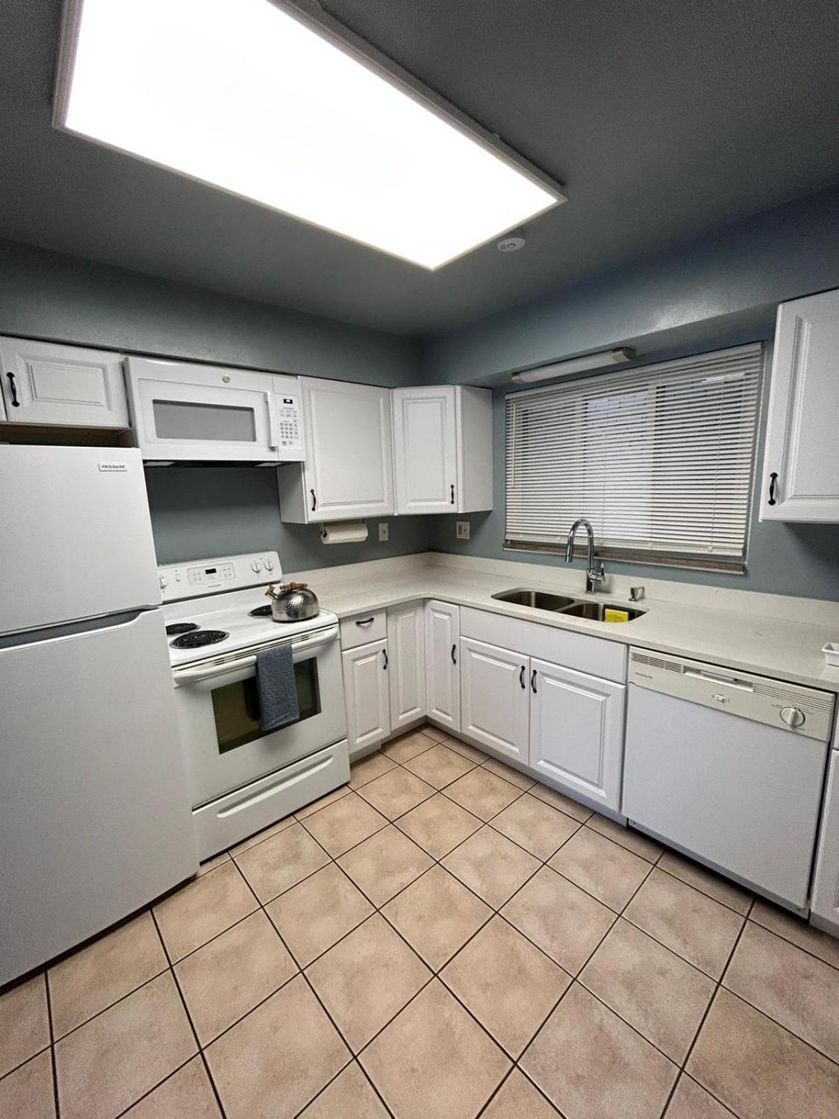 Apartment Beautifully Furnished Two-bedroom Unit, Loaded With Appliances And Ample Parking *