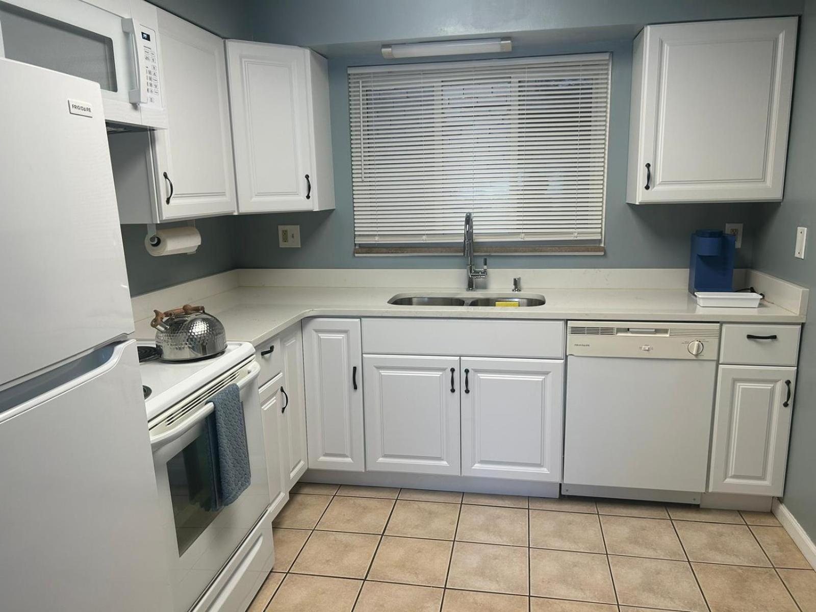 Beautifully Furnished Two-bedroom Unit, Loaded With Appliances And Ample Parking Pittsburgh