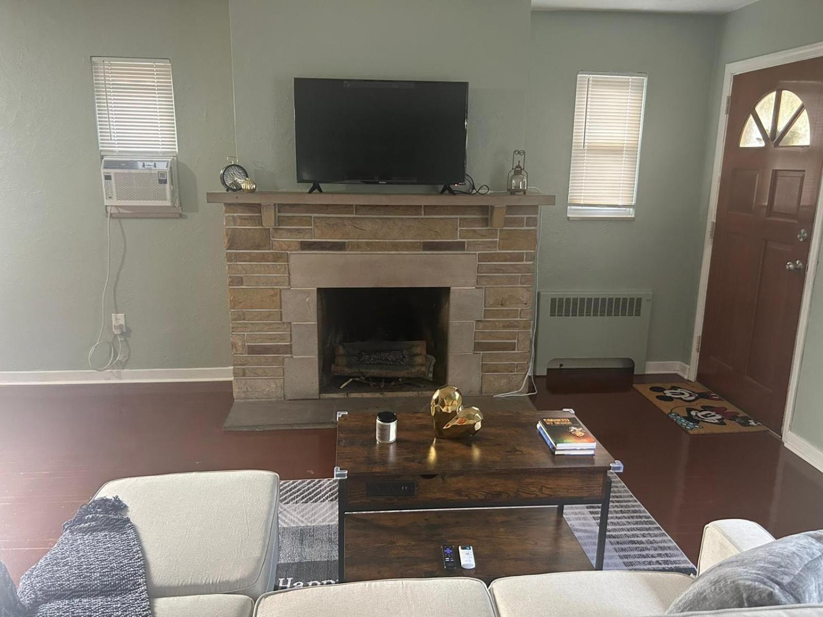 Apartment Beautifully Furnished Two-bedroom Unit, Loaded With Appliances And Ample Parking *