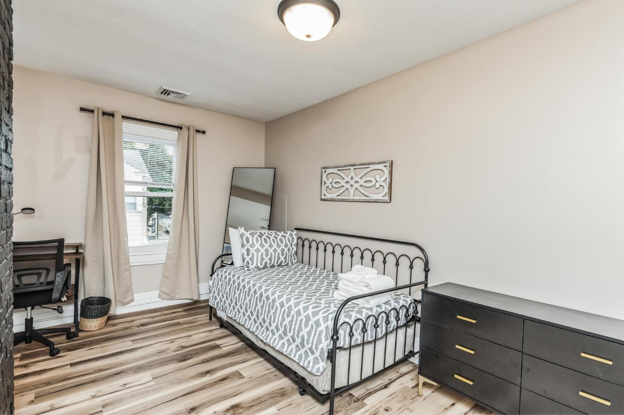 Beautifully Designed Two-story Holiday home Pittsburgh
