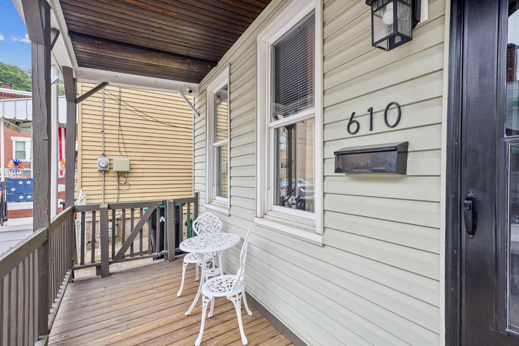 Beautifully Designed Two-story Holiday home Pittsburgh