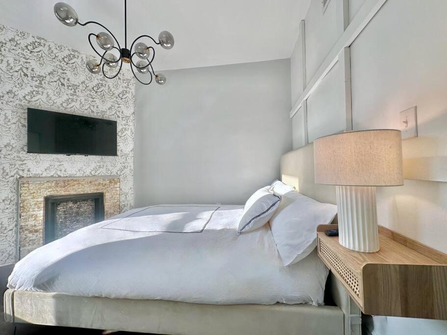Apartment The Warhola Bloomfield By Luxe Pgh