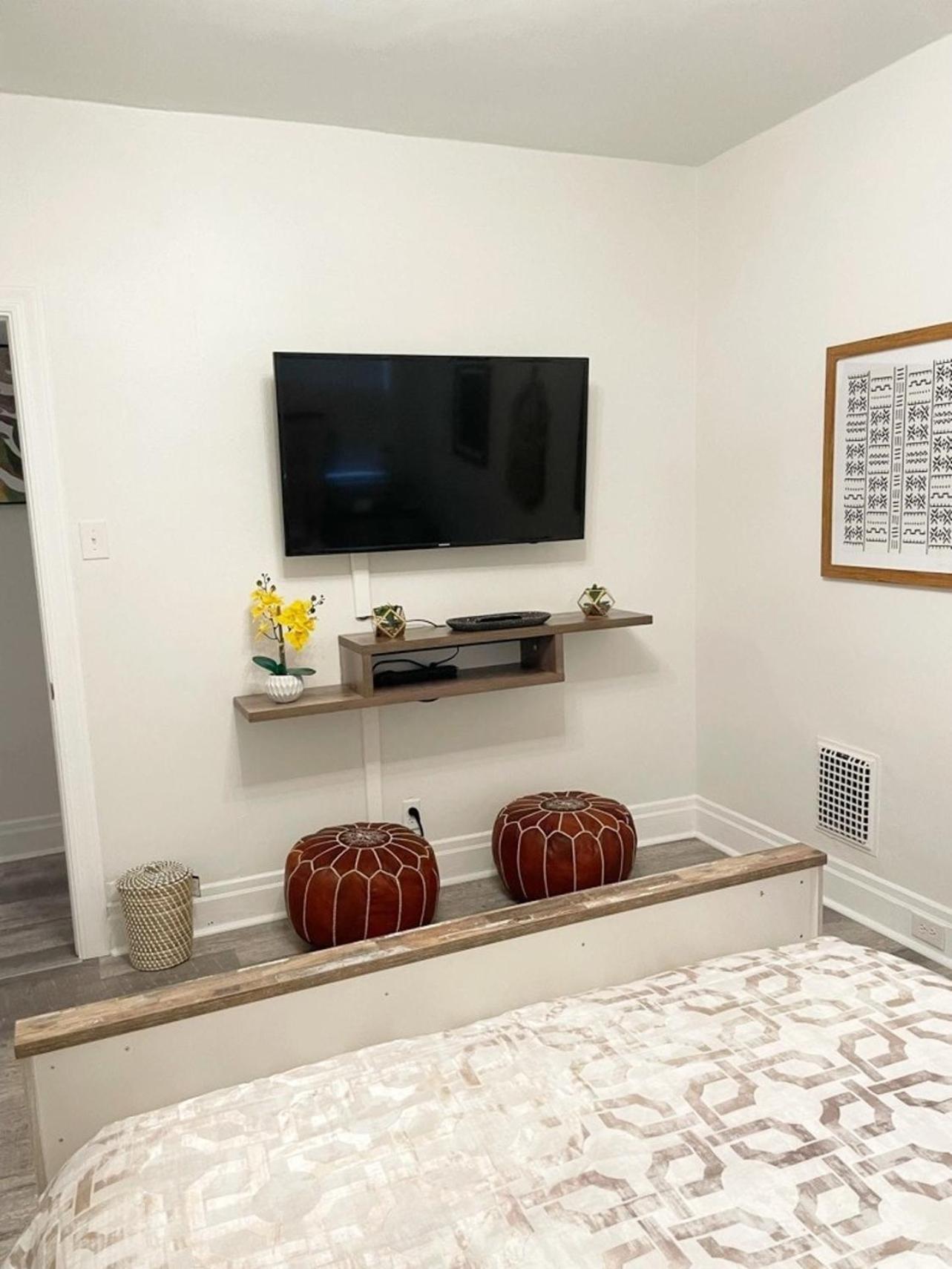 2 Bedroom - Stylish, Modern, And Convenient! *