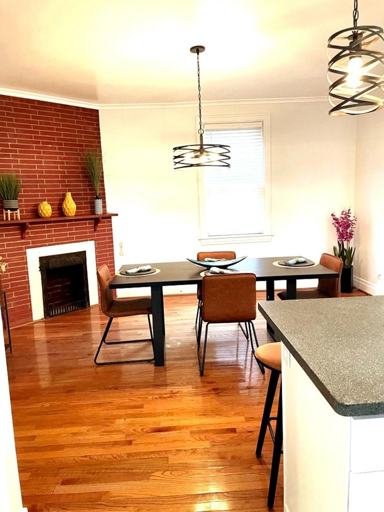 2 Bedroom - Stylish, Modern, And Convenient! * Pittsburgh