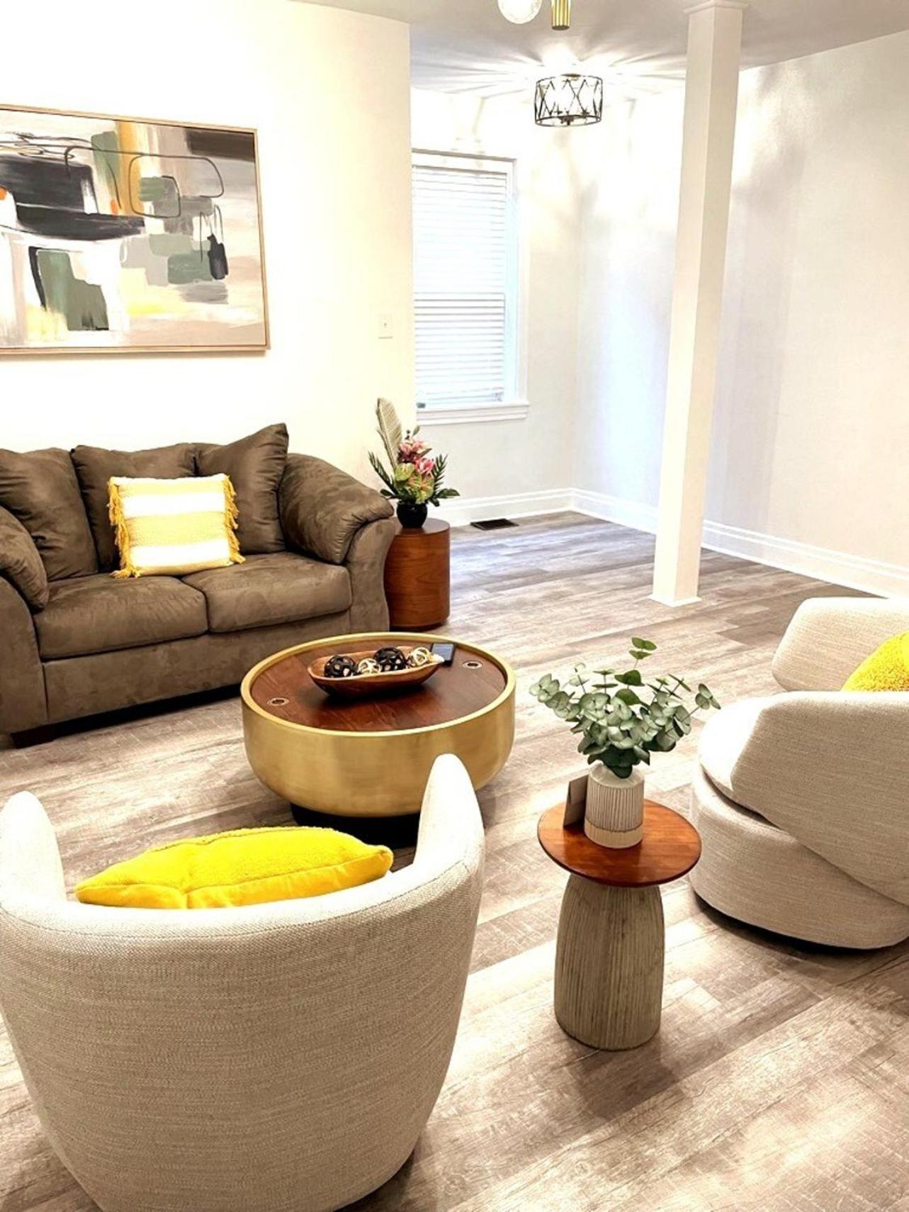 2 Bedroom - Stylish, Modern, And Convenient! Holiday home *
