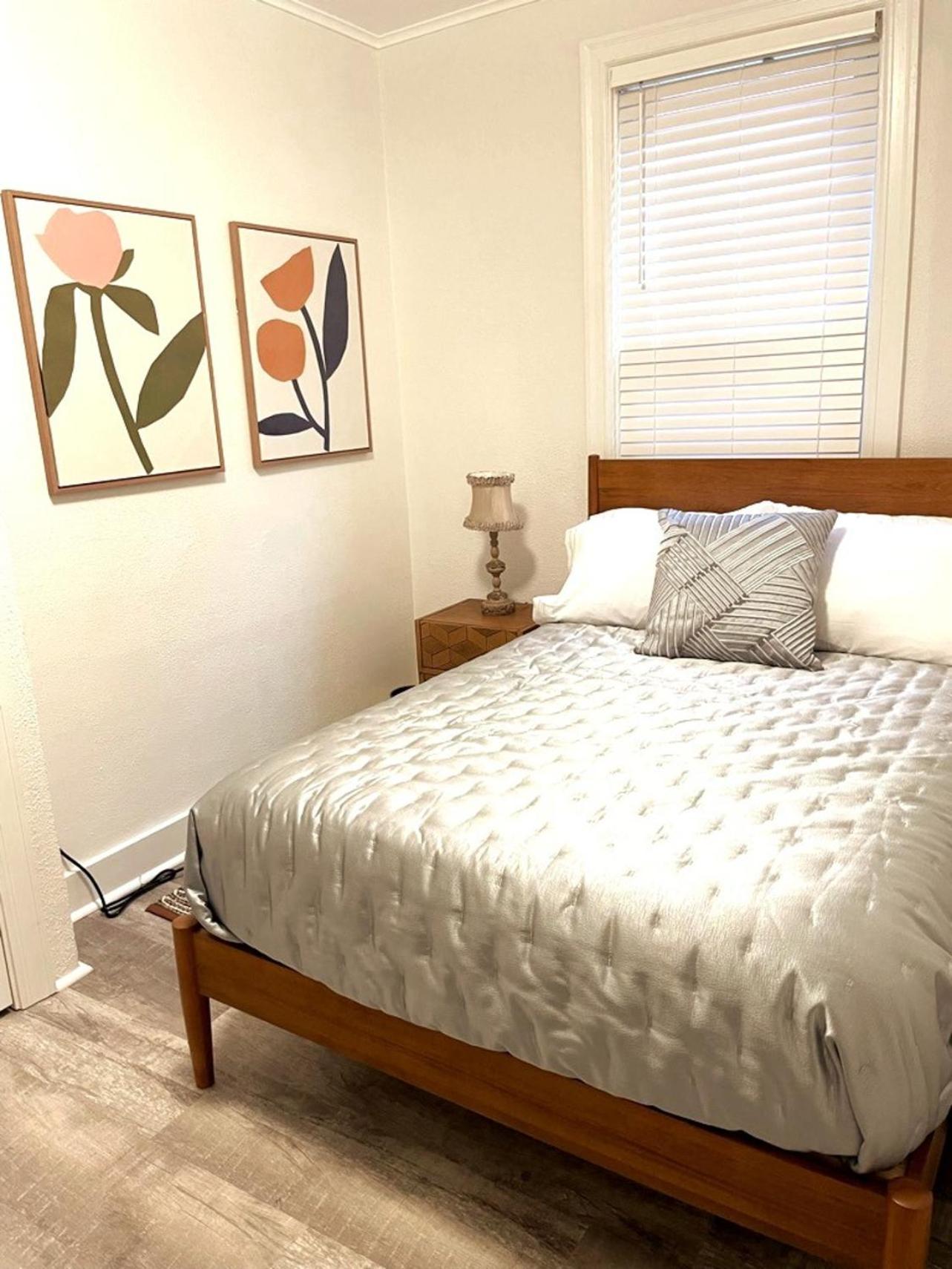 Holiday home 2 Bedroom - Stylish, Modern, And Convenient! *