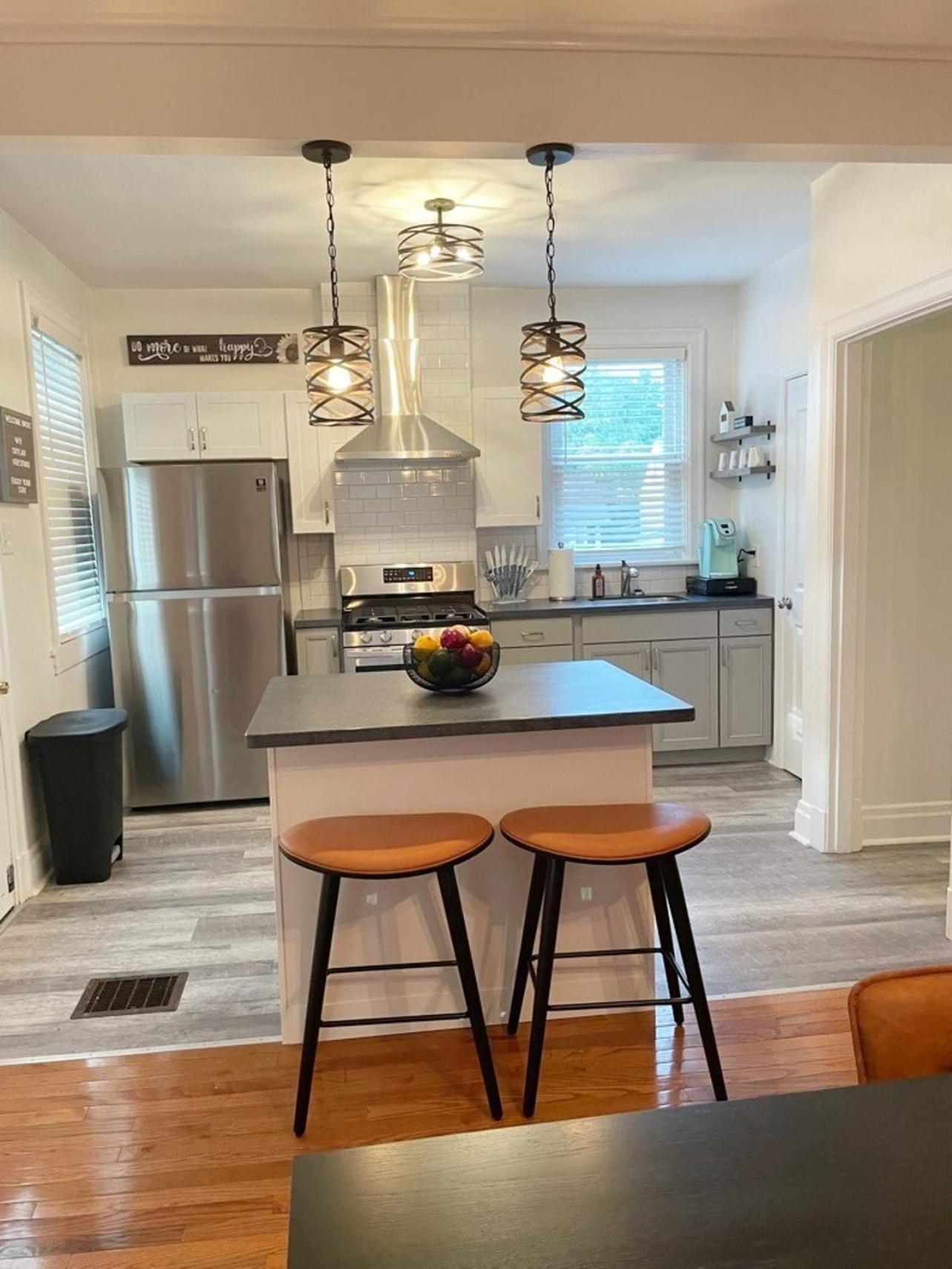 2 Bedroom - Stylish, Modern, And Convenient! *