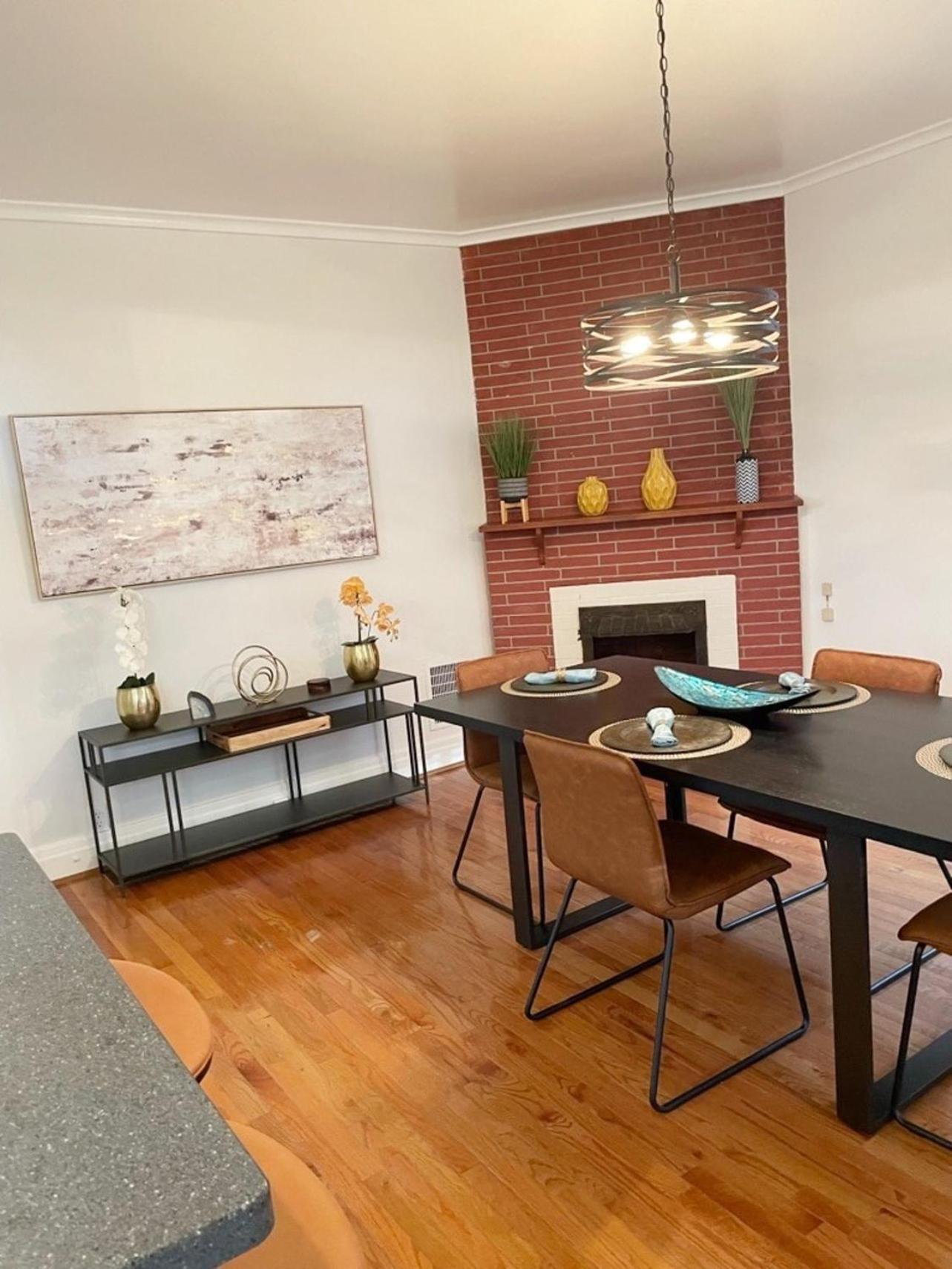 2 Bedroom - Stylish, Modern, And Convenient! Holiday home *