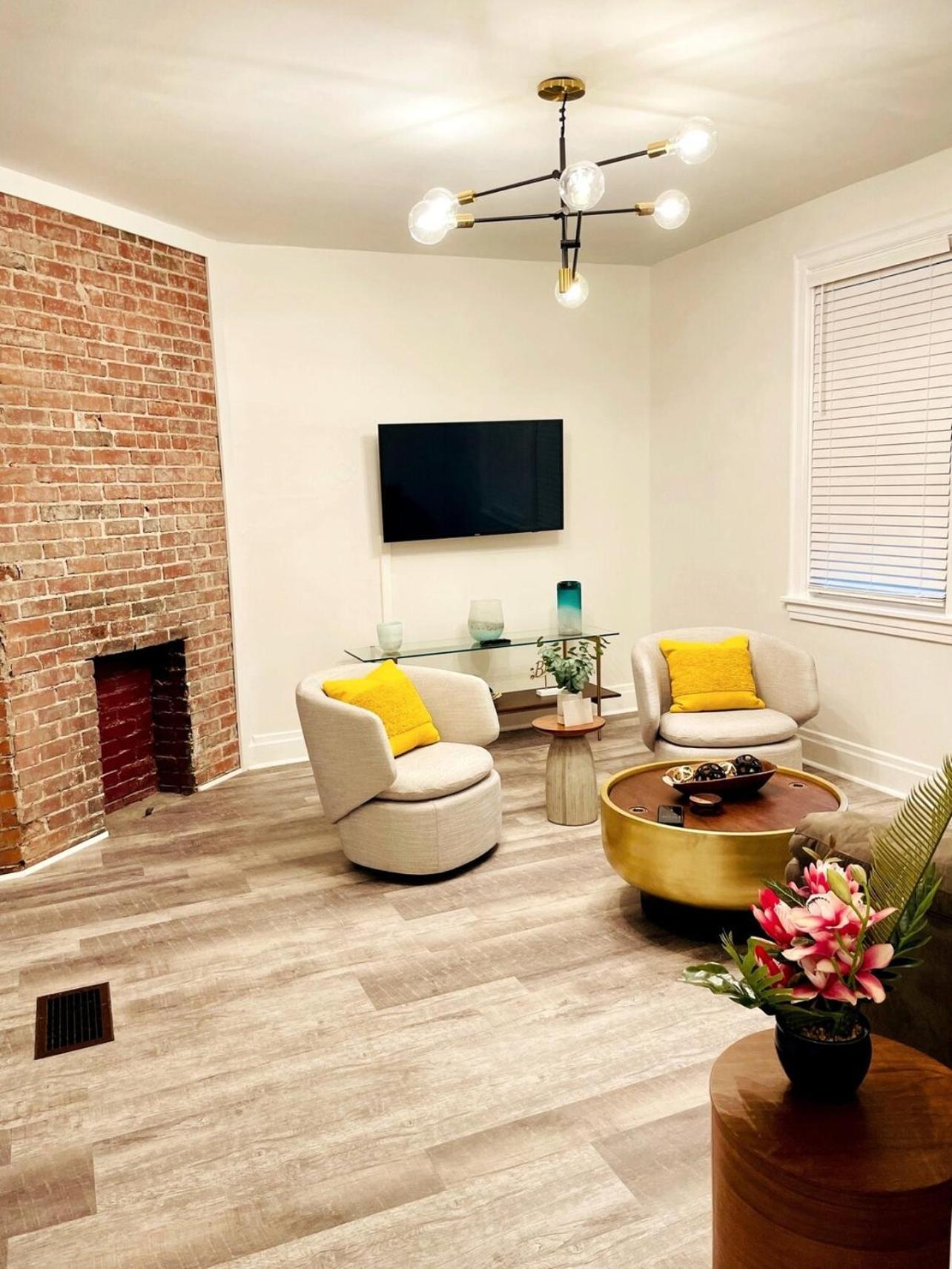 Holiday home 2 Bedroom - Stylish, Modern, And Convenient! *