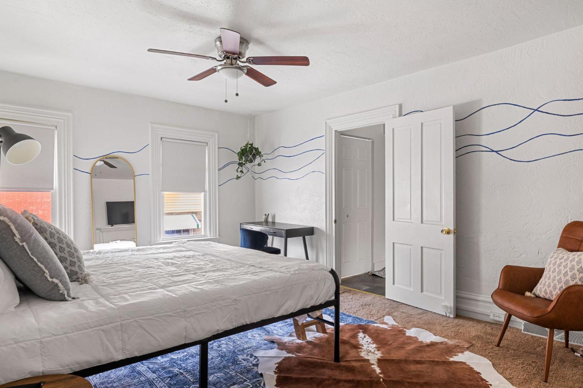 Eclectic - Pool Table & Games - Near Downtown *