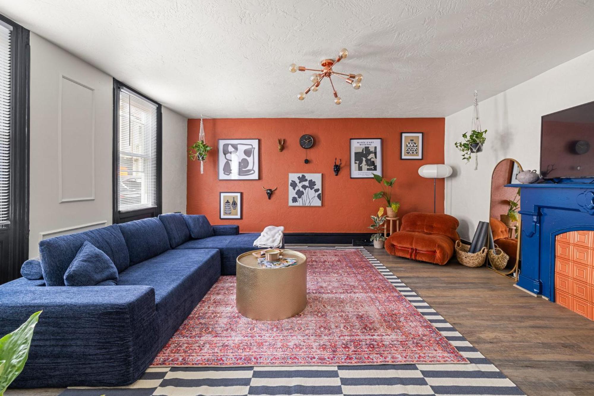 Eclectic - Pool Table & Games - Near Downtown *