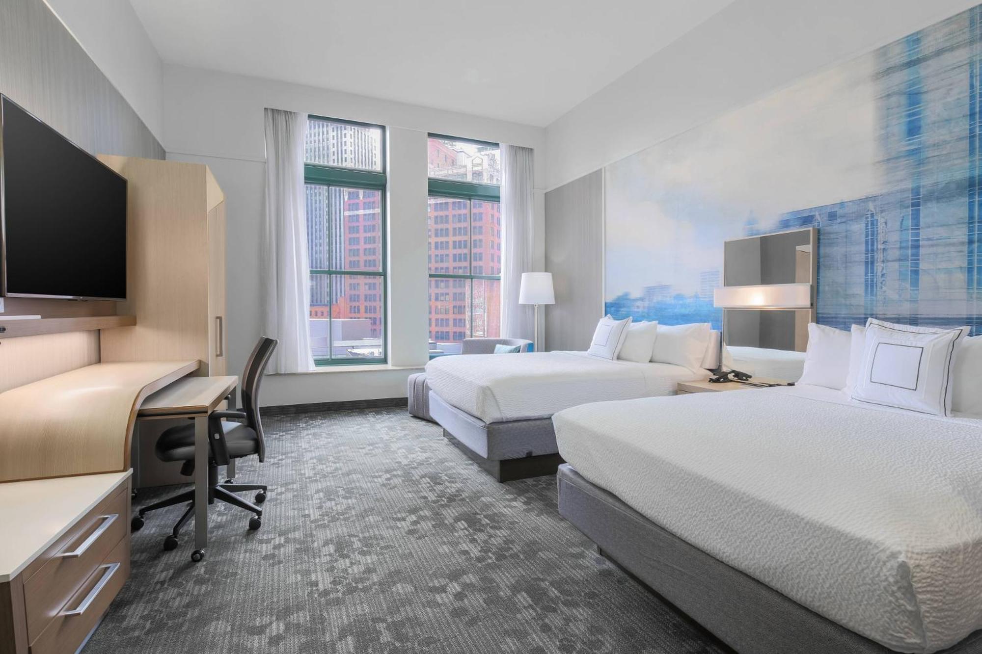 Courtyard By Marriott Downtown Hotel