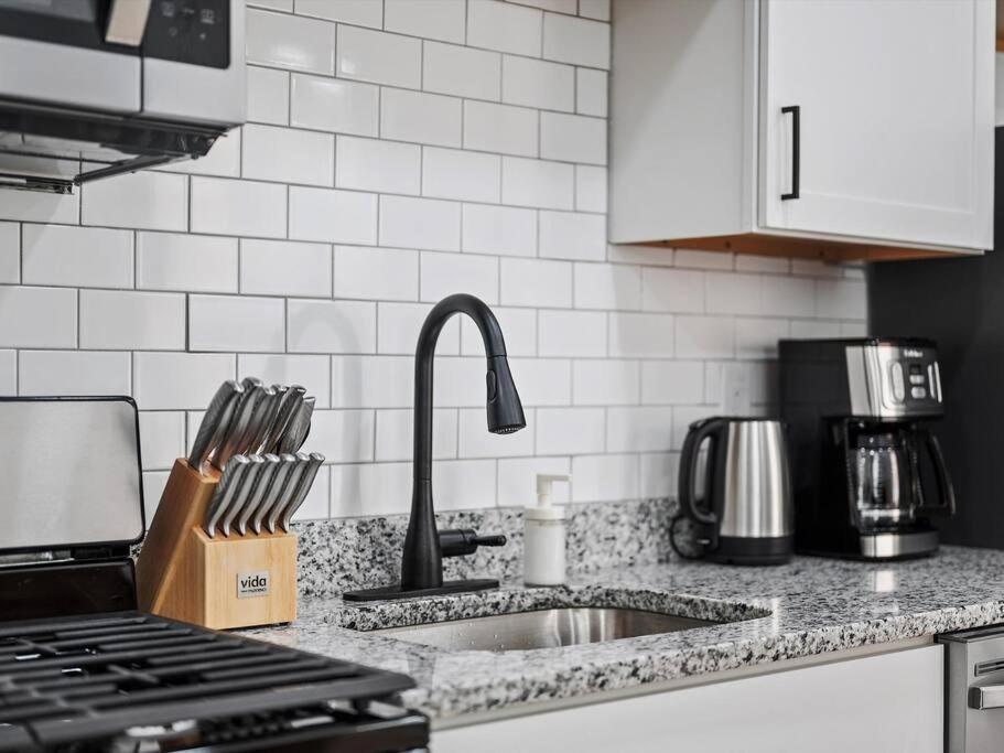 Shadyside, !1 Spacious & Modern 1 Bedroom With Parking Pittsburgh