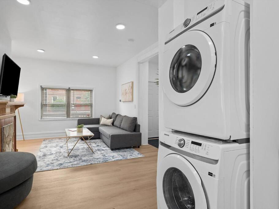 Shadyside, !1 Spacious & Modern 1 Bedroom With Parking Pittsburgh