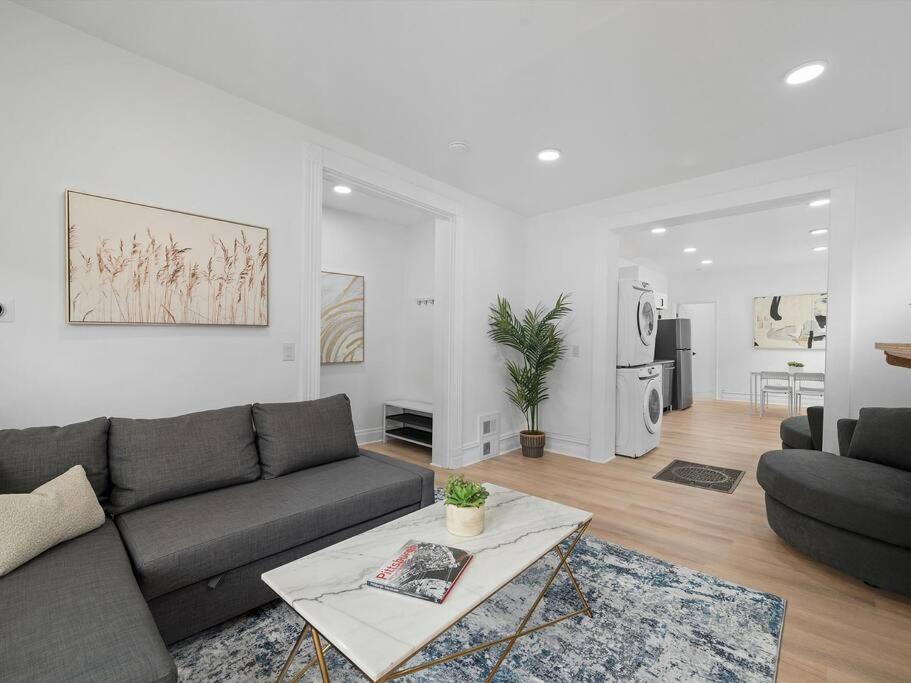 Apartment Shadyside, !1 Spacious & Modern 1 Bedroom With Parking