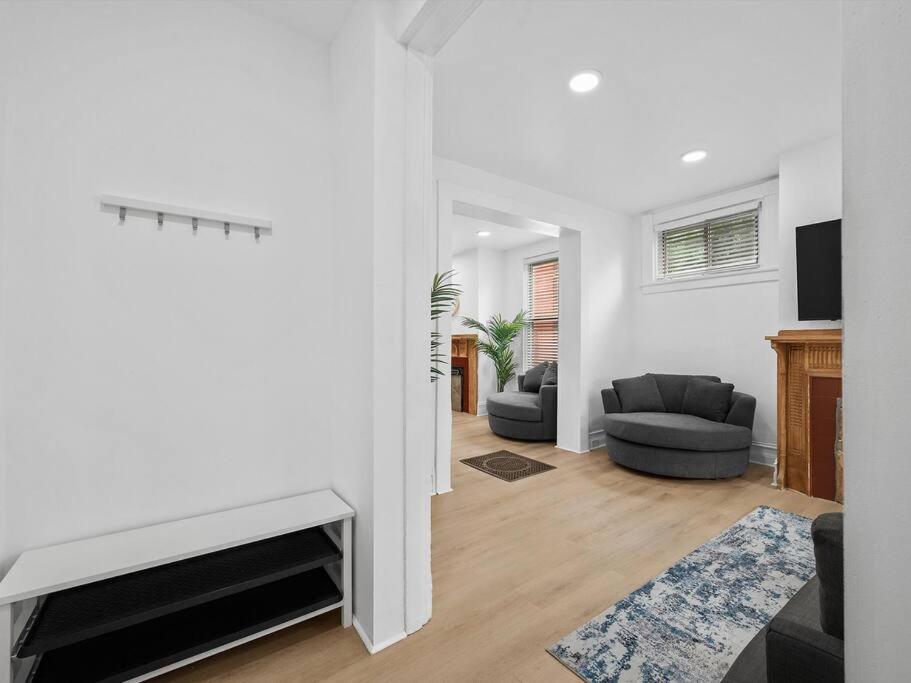 Shadyside, !1 Spacious & Modern 1 Bedroom With Parking Apartment *