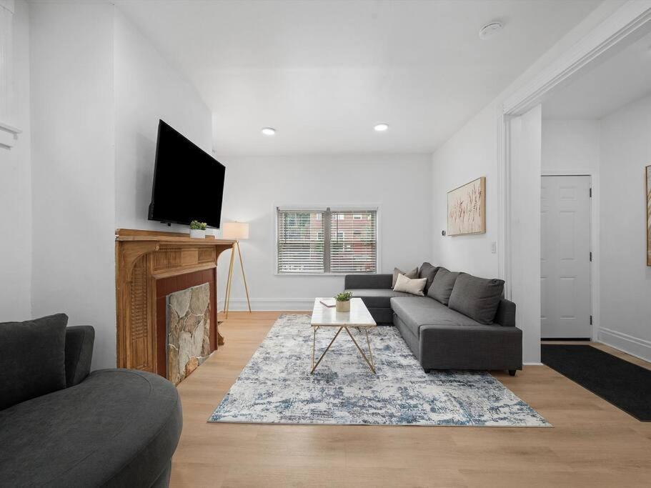 Shadyside, !1 Spacious & Modern 1 Bedroom With Parking Pittsburgh