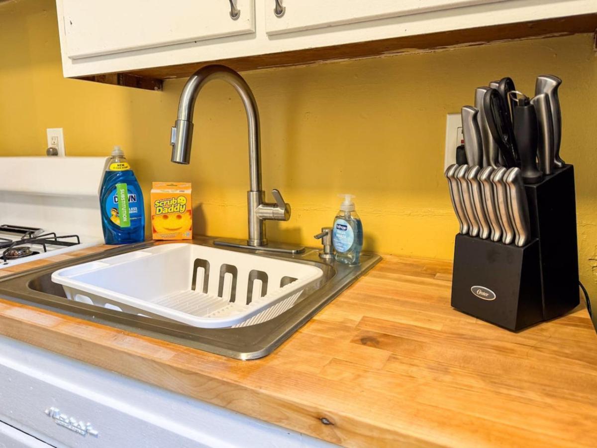 Sleeps 4 Charming 1 Bedroom With 2 Beds Wifi Apartment Pittsburgh