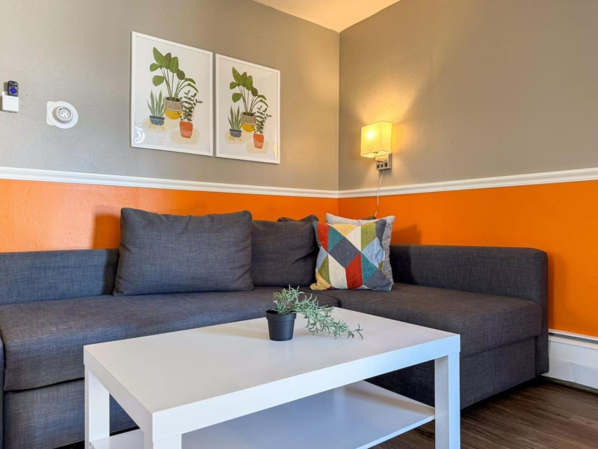 Sleeps 4 Charming 1 Bedroom With 2 Beds Wifi * Pittsburgh