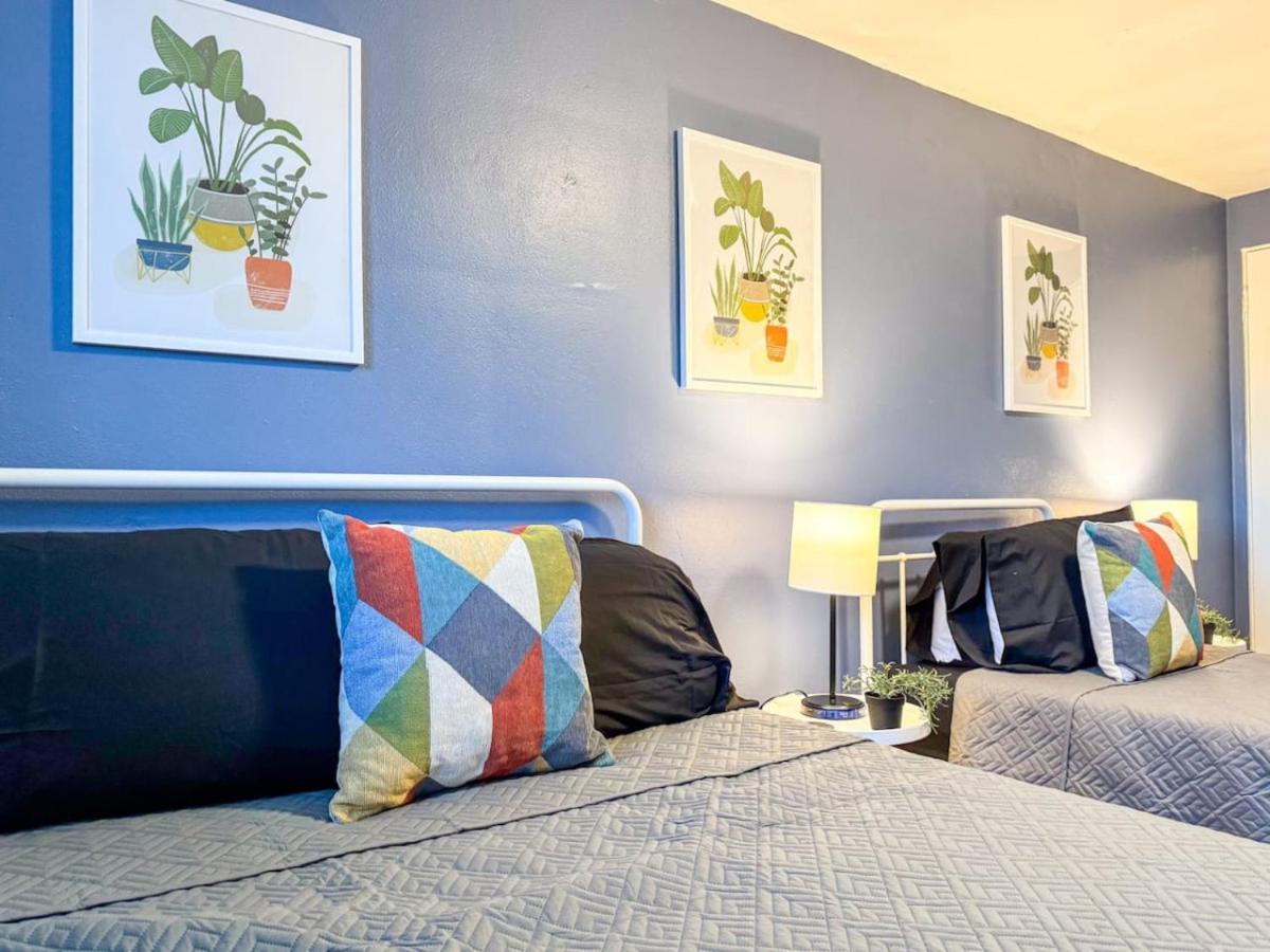 Sleeps 9 2 Bedrooms 6 Beds Parking And Wifi Pittsburgh