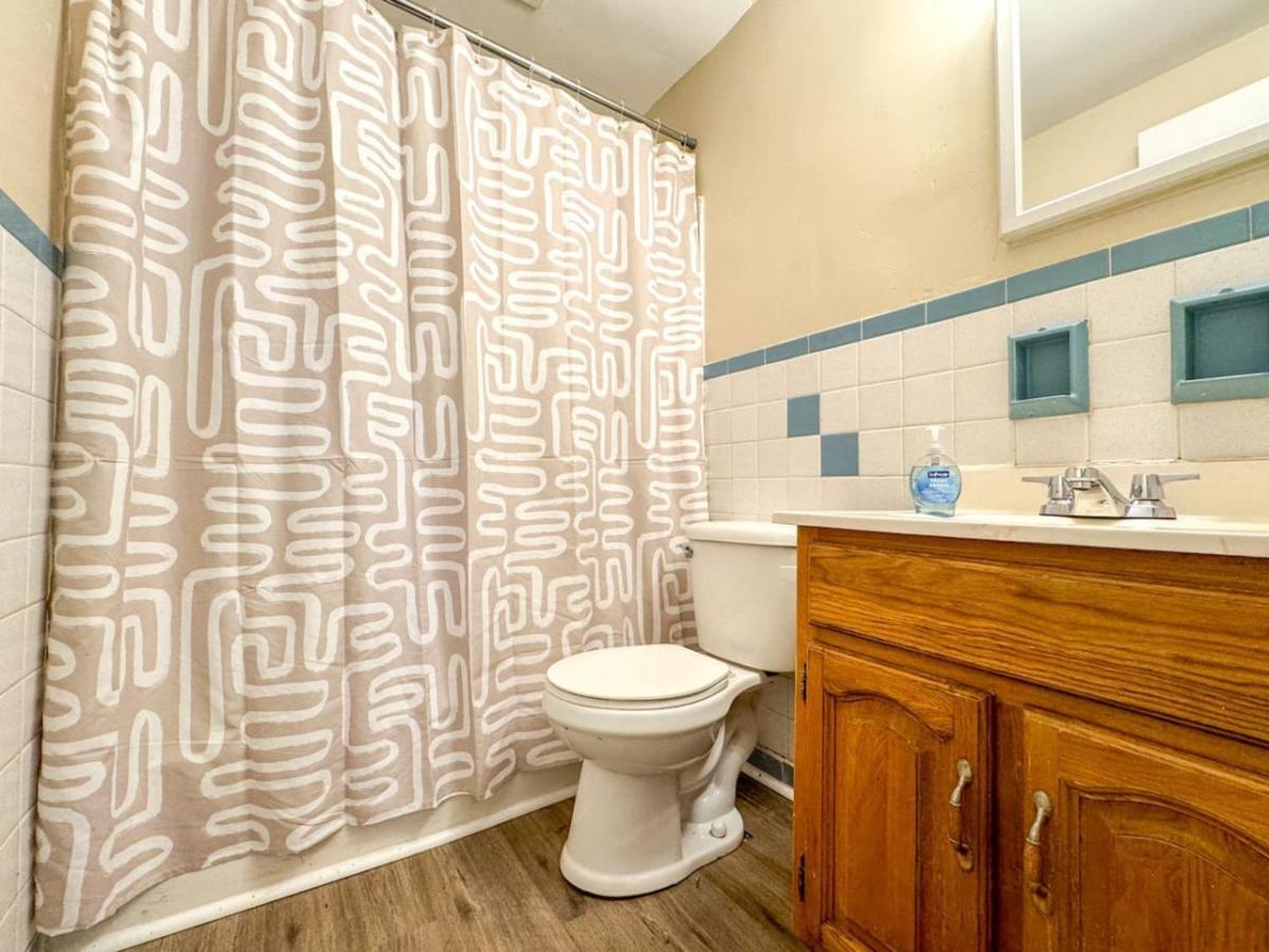 Apartment 2 Full 4 Bedrooms 12 Beds Parking *