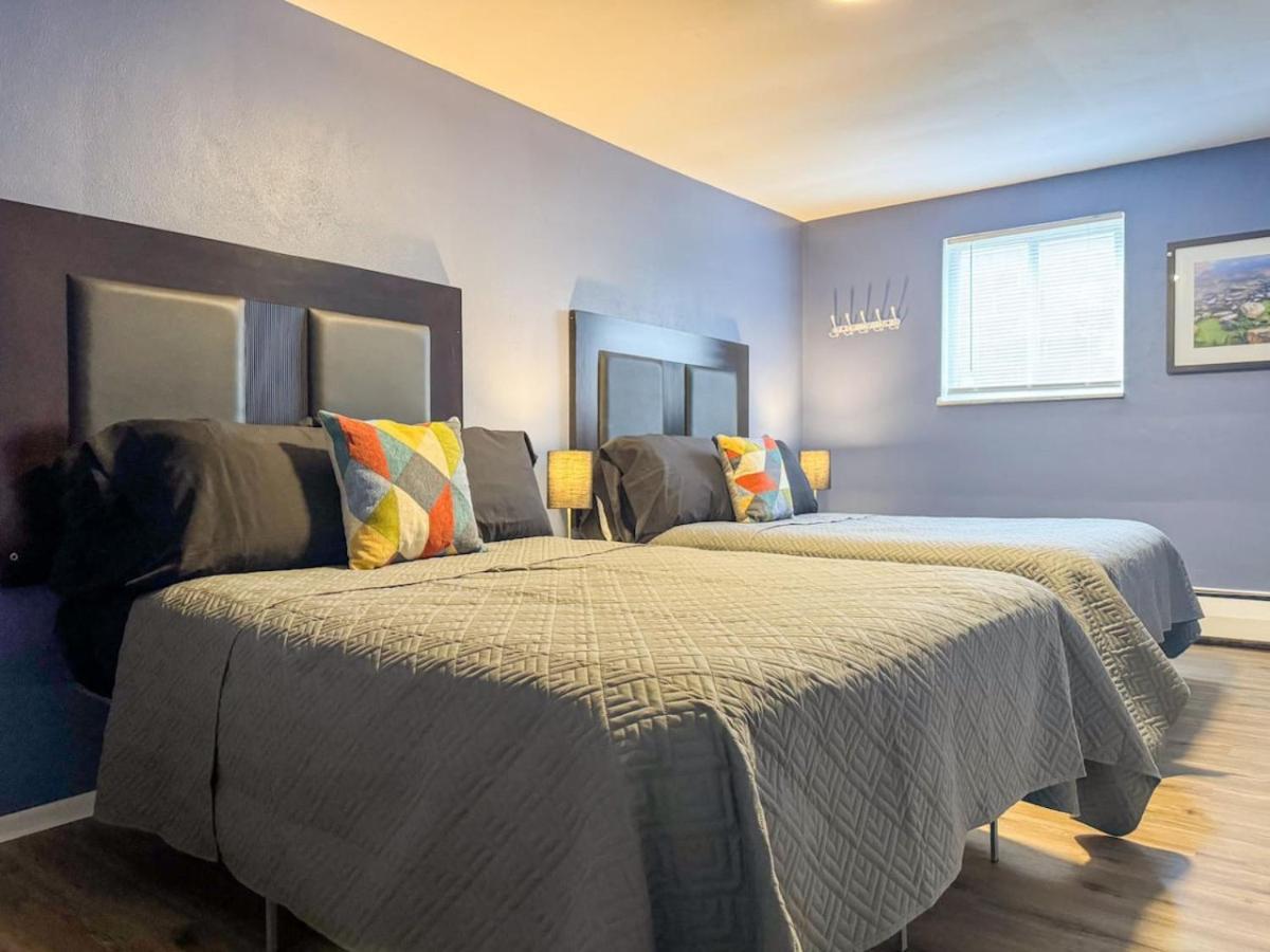 2 Full 4 Bedrooms 12 Beds Parking Pittsburgh
