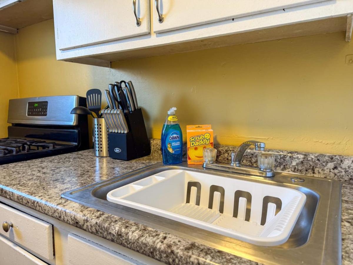 Apartment Sleeps 8 2 Full With 3 Beds And Parking *